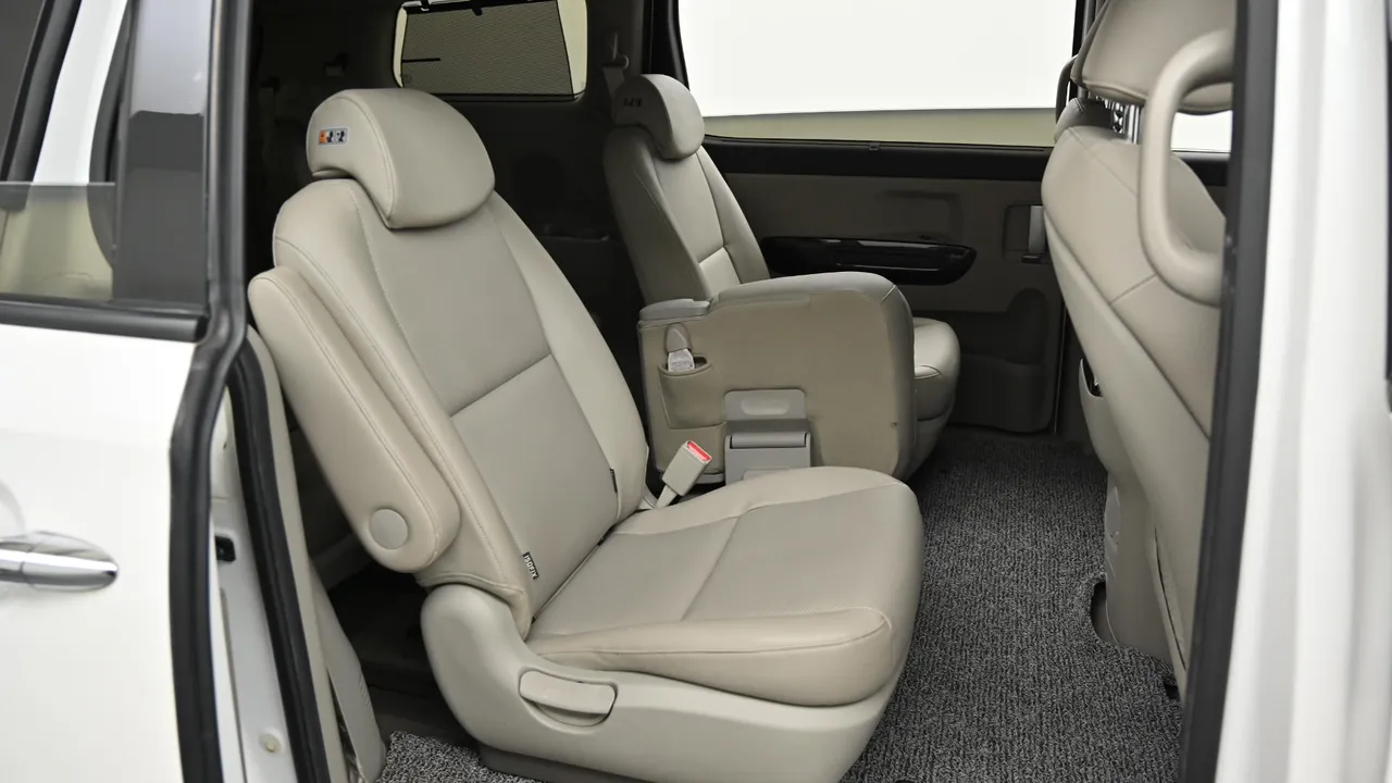 Kia Carnival — miniaturë 12
