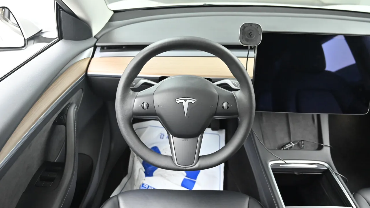 Tesla Model 3 — miniaturë 13