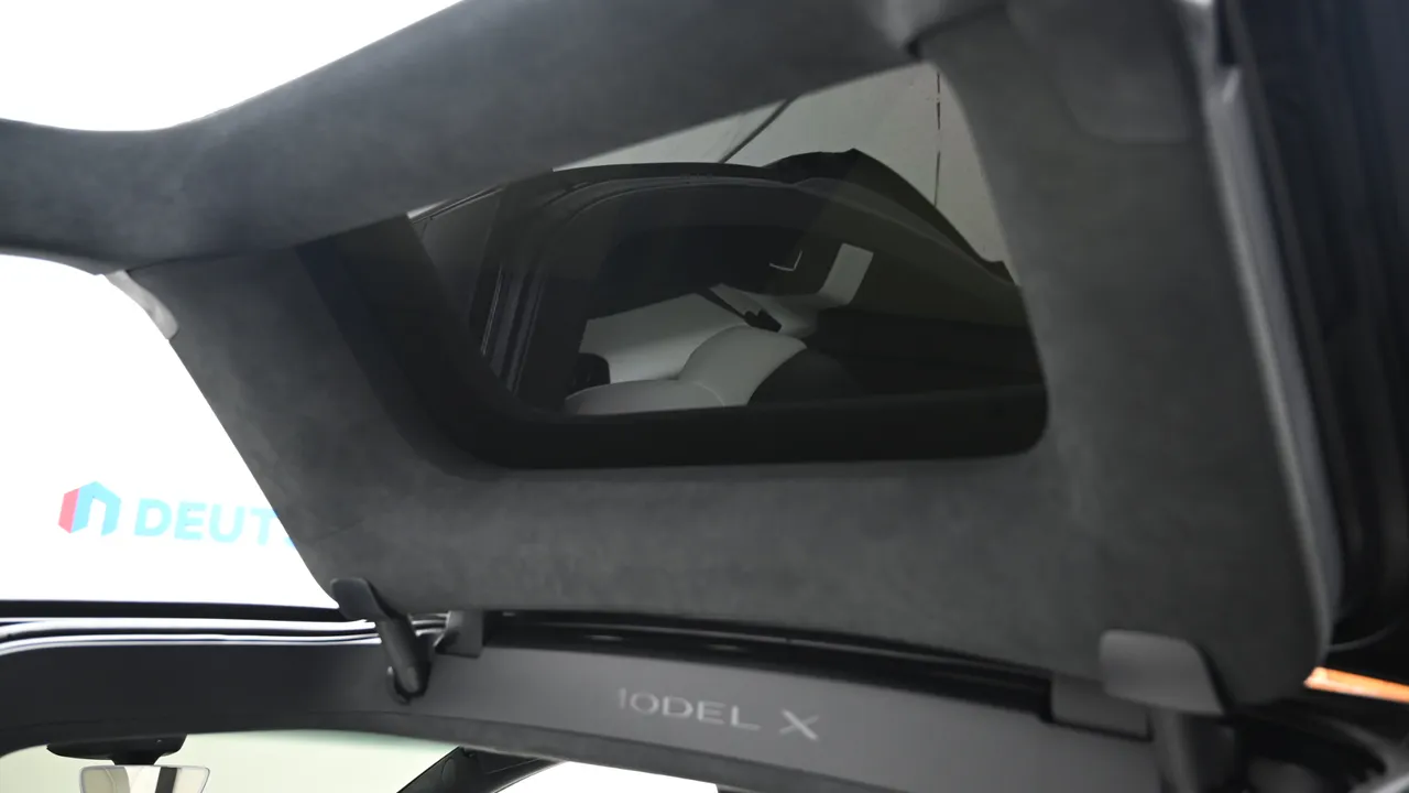 Tesla Model X — miniaturë 27
