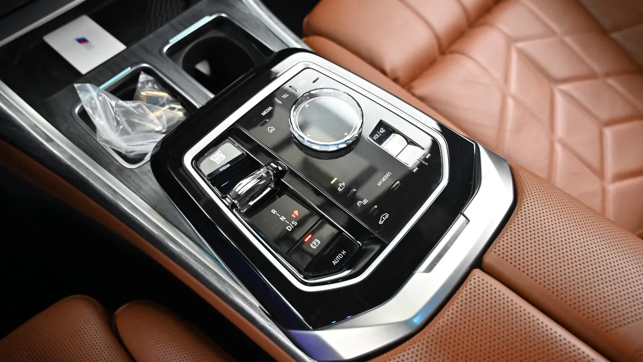 BMW 7er — miniaturë 9