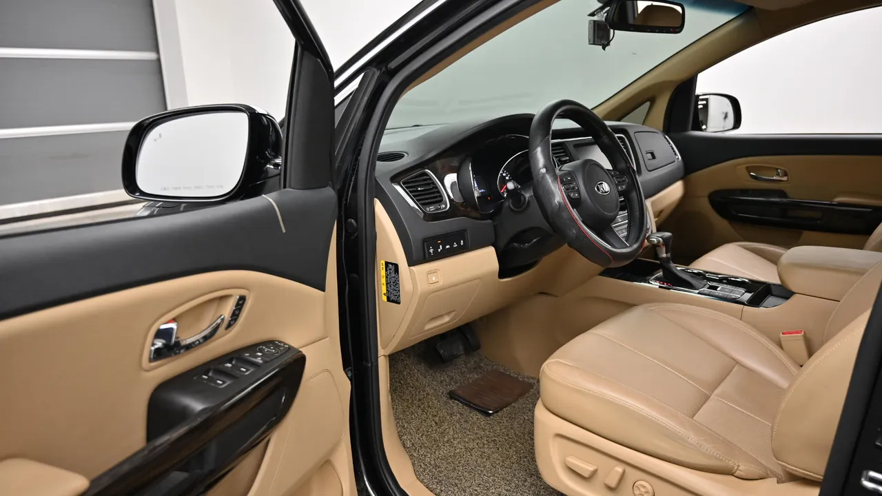 Kia Carnival — miniaturë 11