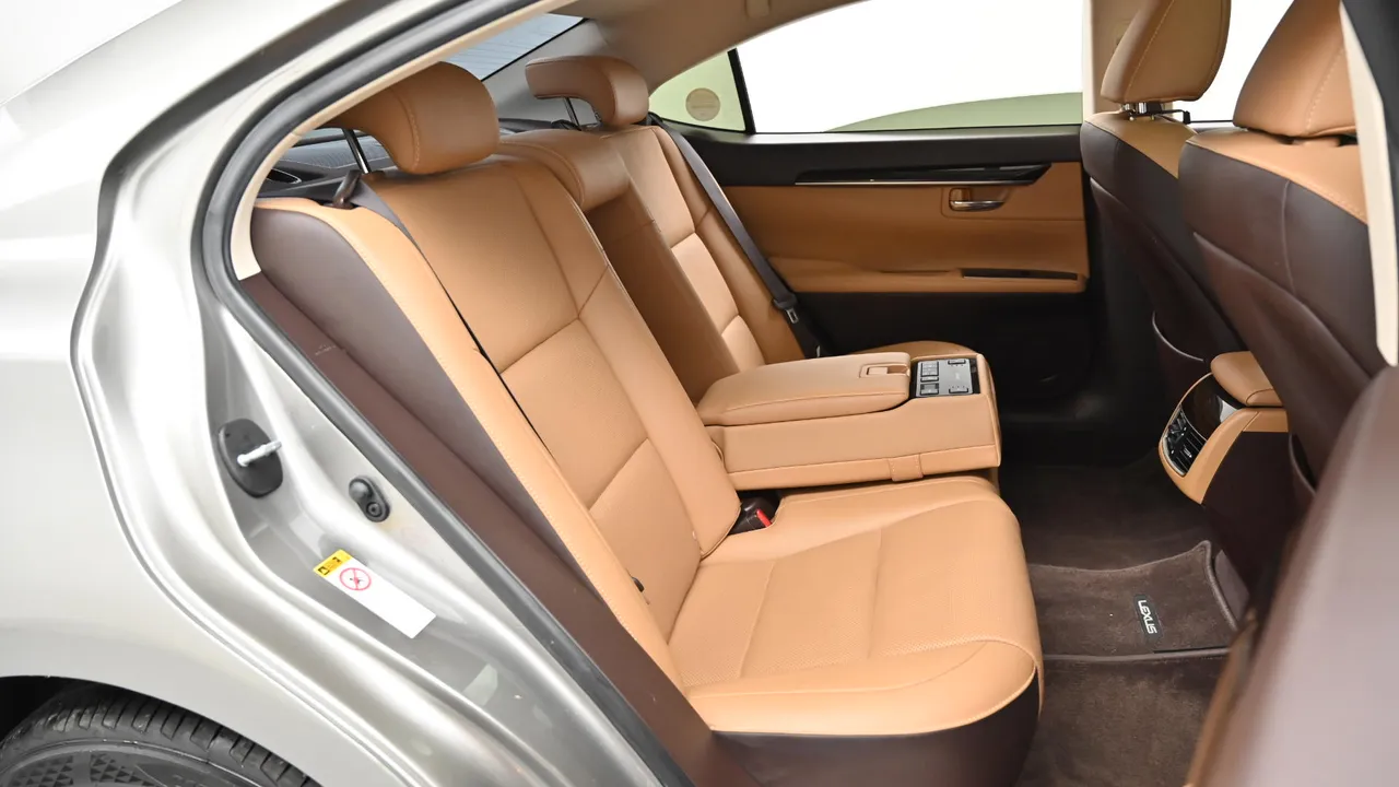 Lexus ES — miniaturë 12