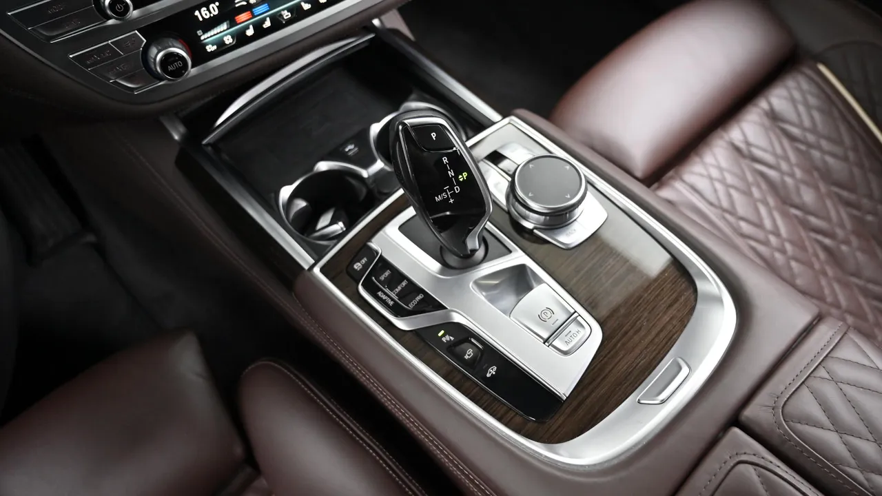 BMW 7er — miniaturë 9