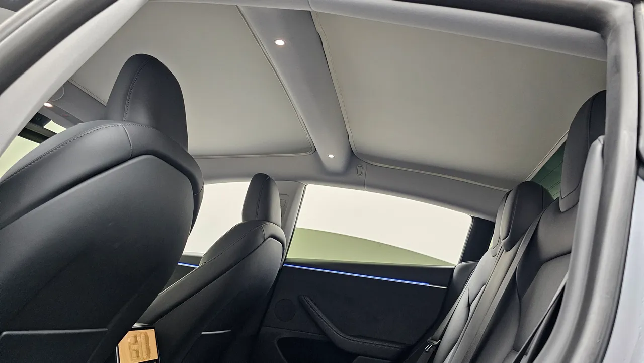 Tesla Model 3 — miniaturë 18