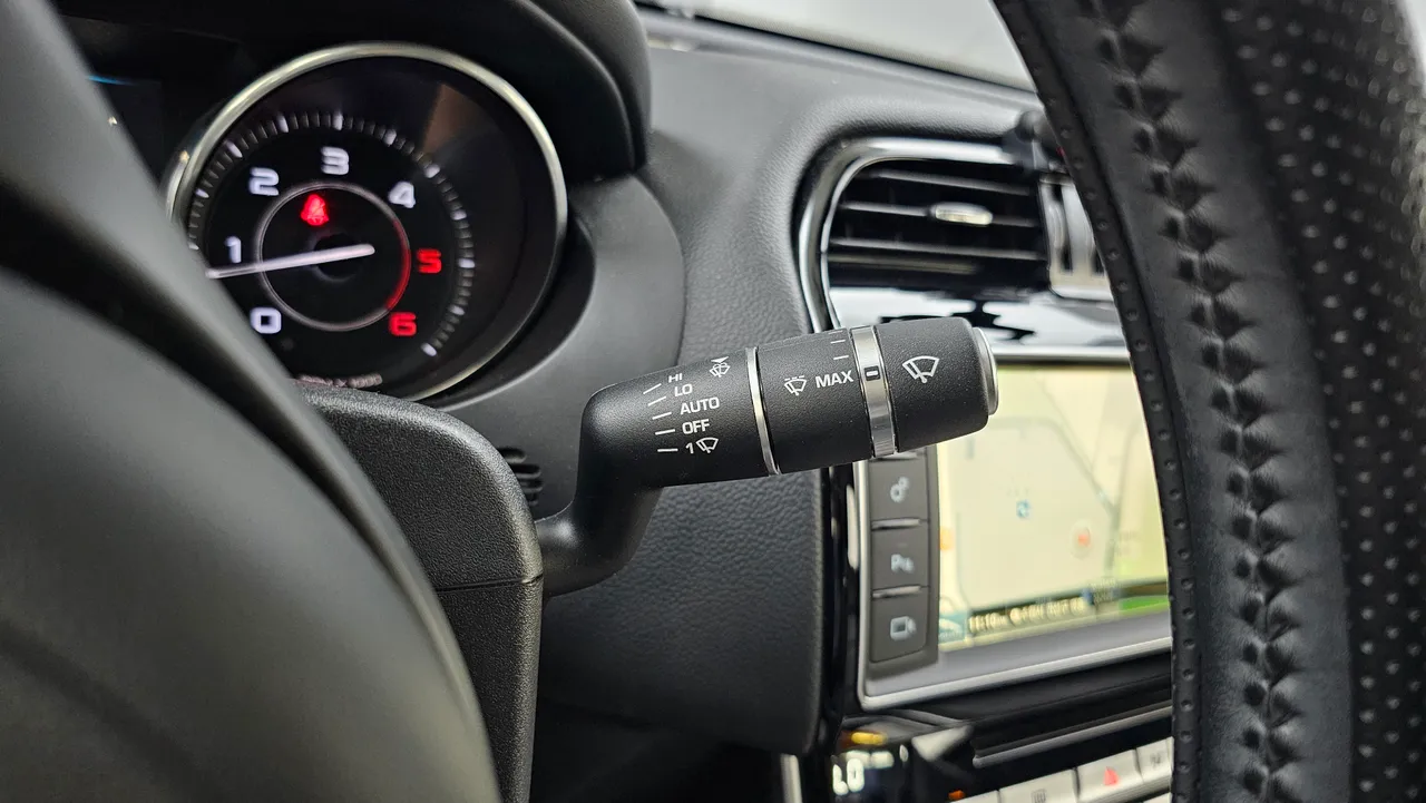 Jaguar XE — miniaturë 17