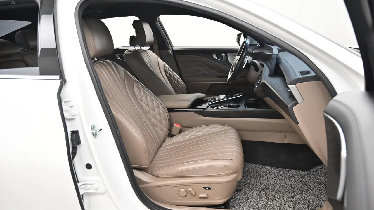 Kia K8 — miniaturë 10