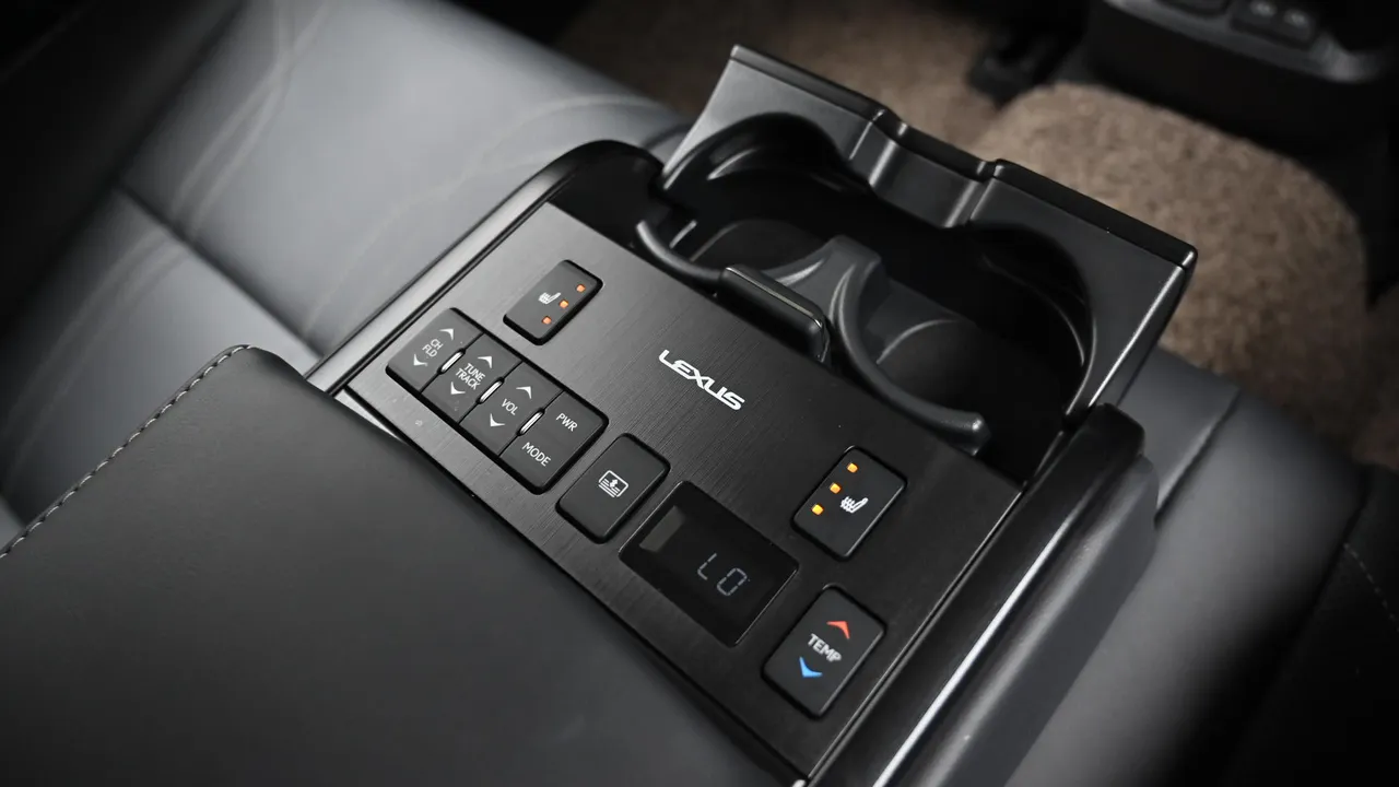 Lexus ES — miniaturë 16