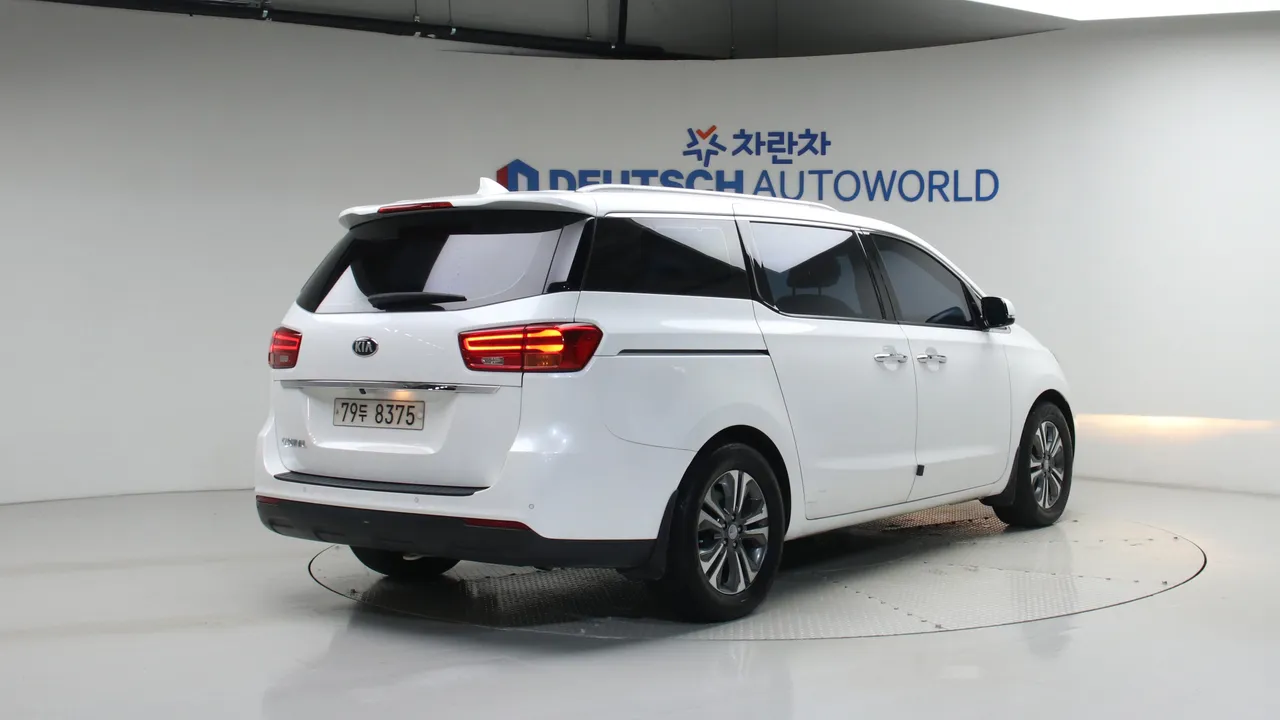 Kia Carnival — miniaturë 2
