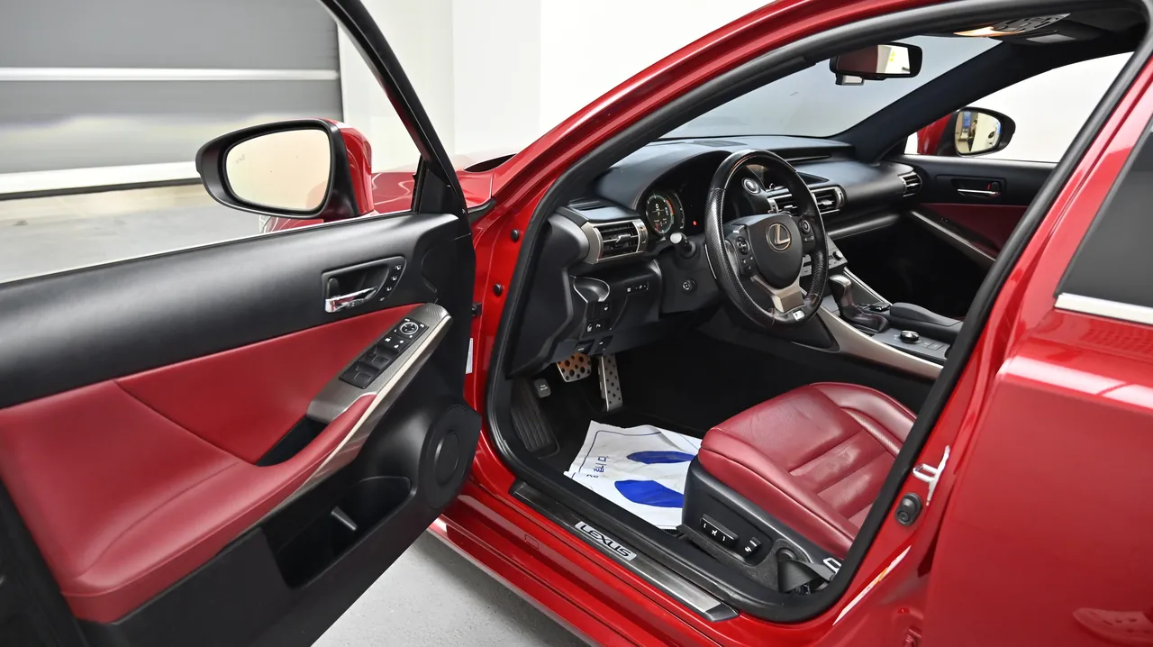 Lexus IS — miniaturë 11