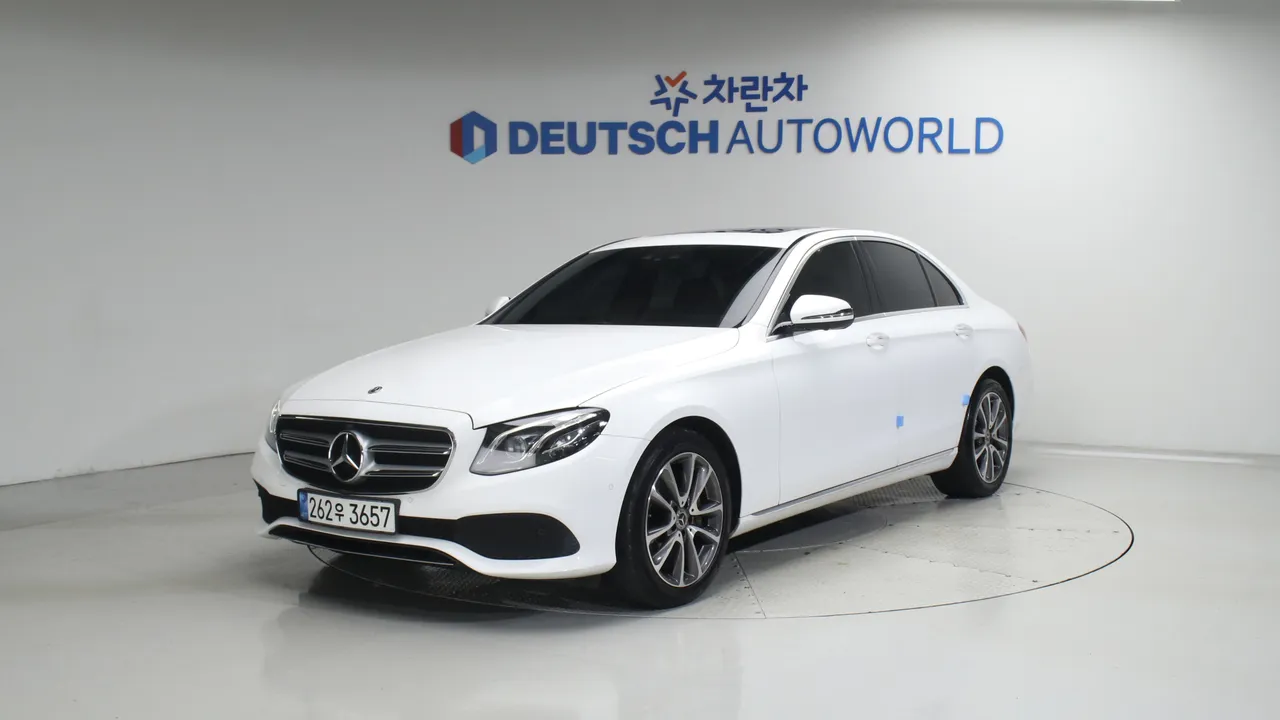 Mercedes-Benz E-klasse E300 4MATIC 아방가르드 — foto 1