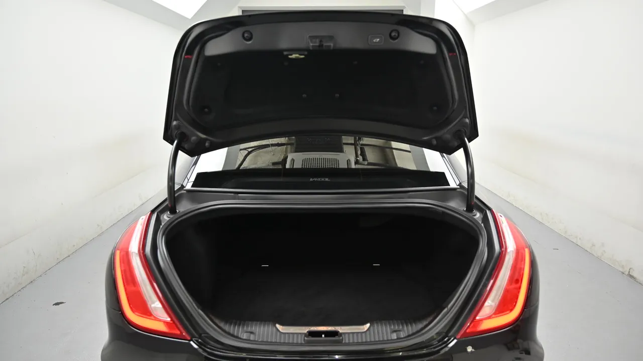 Jaguar XJ — miniaturë 19