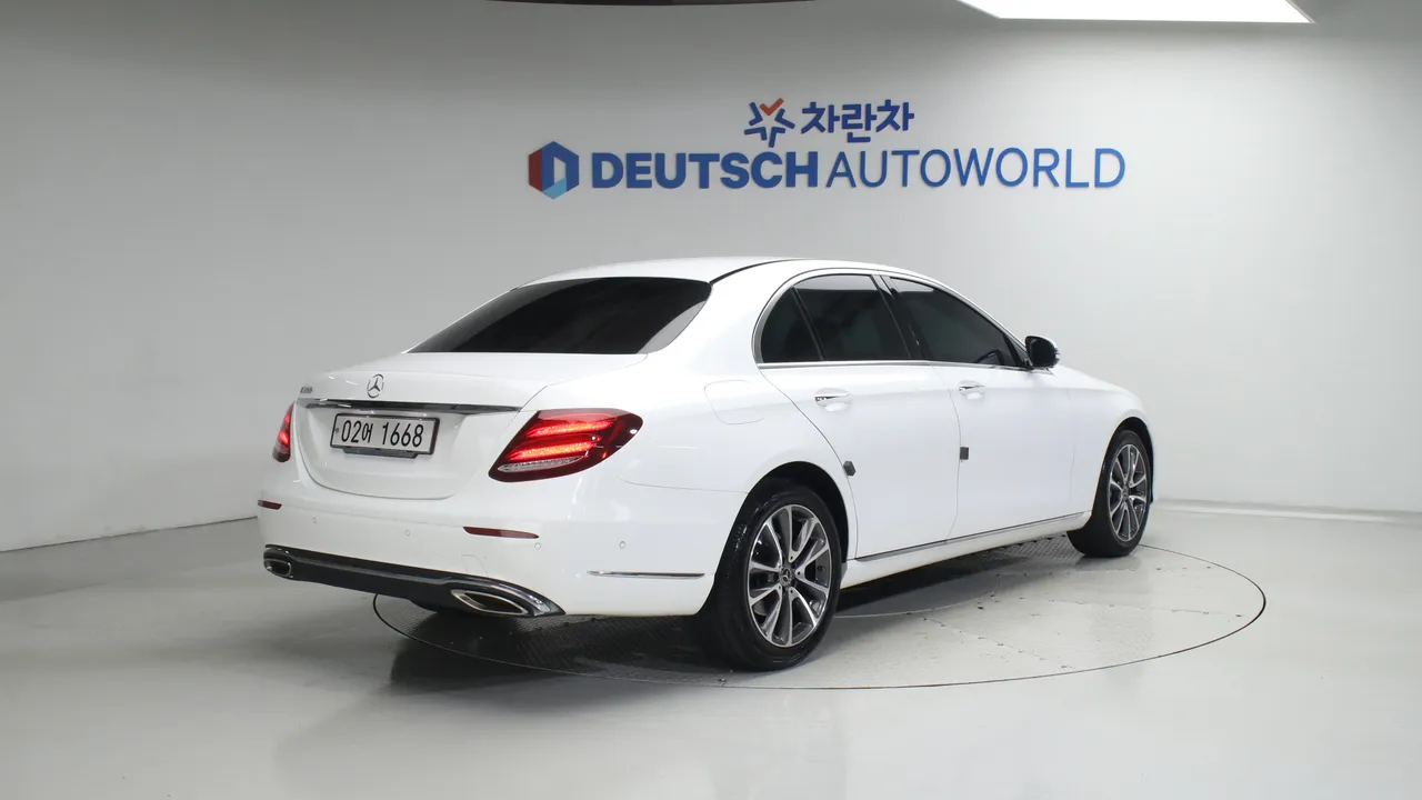 Mercedes-Benz E-klasse — miniaturë 2