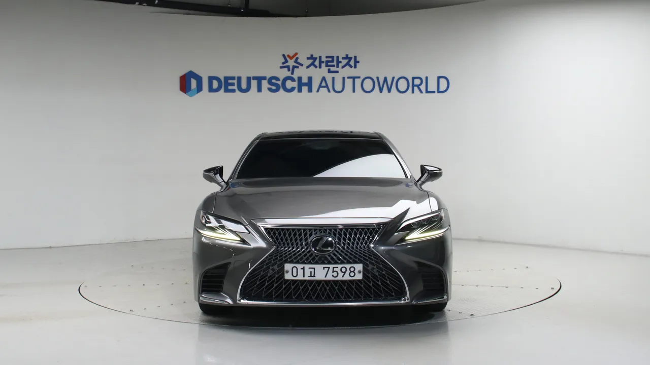 Lexus LS — miniaturë 3
