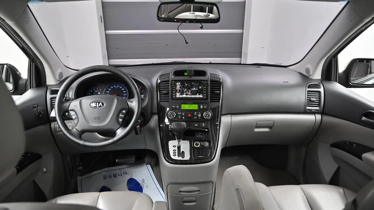 Kia Carnival — miniaturë 7