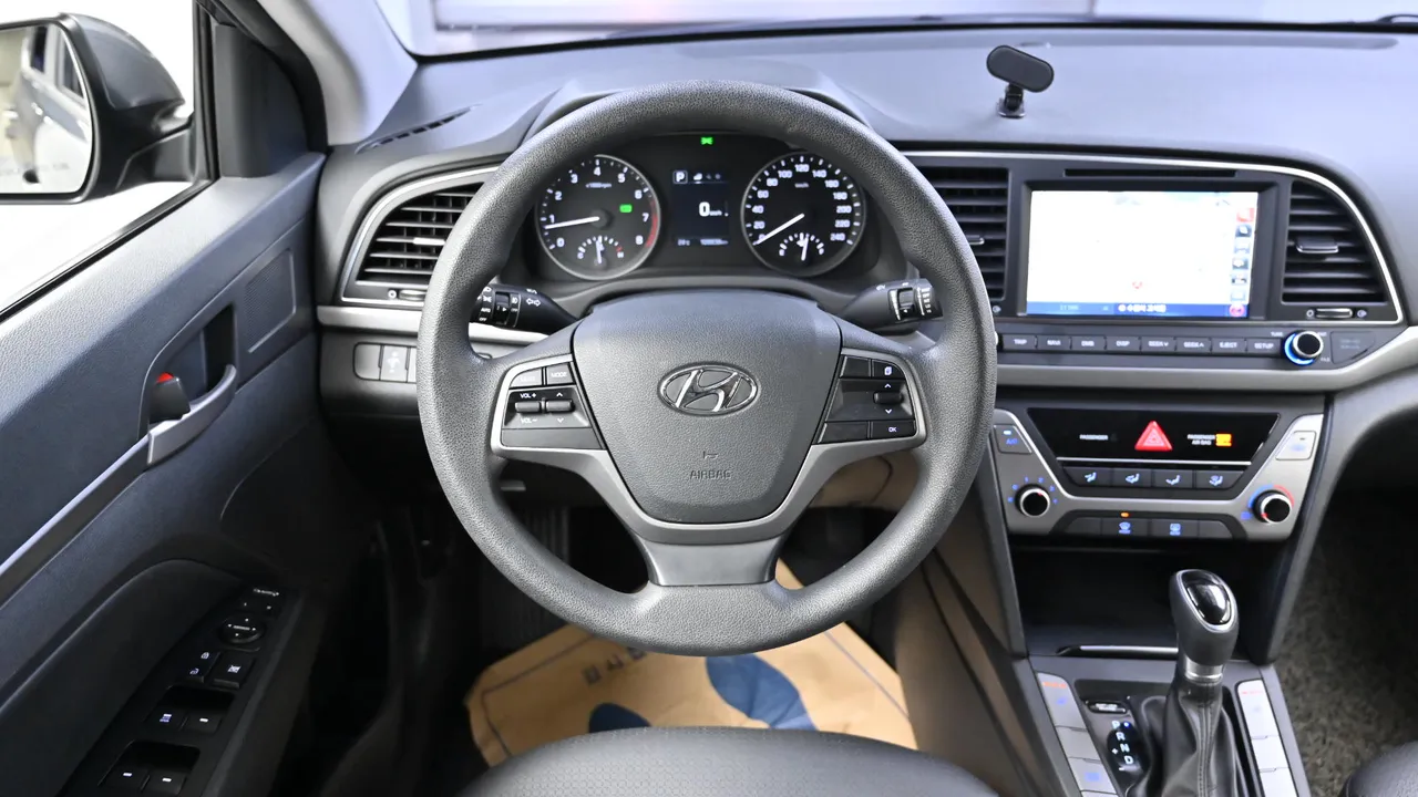 Hyundai Avante — miniaturë 13