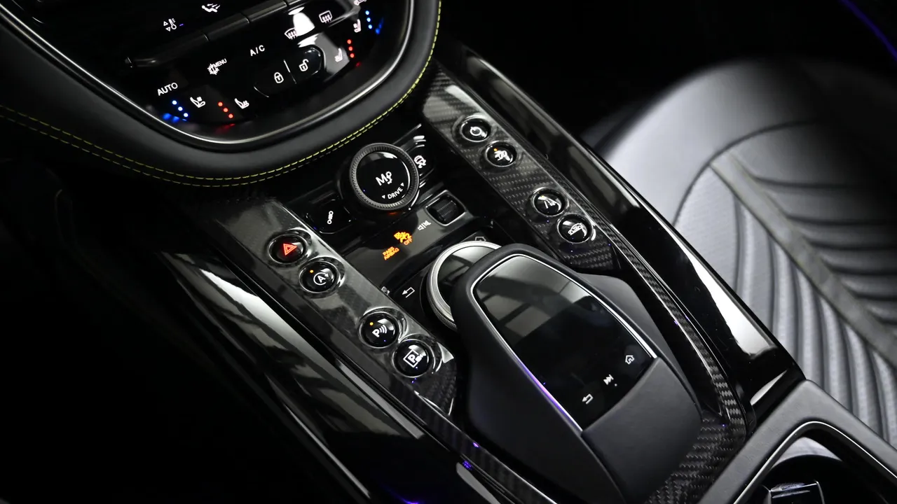 Aston Martin DBX — miniaturë 9