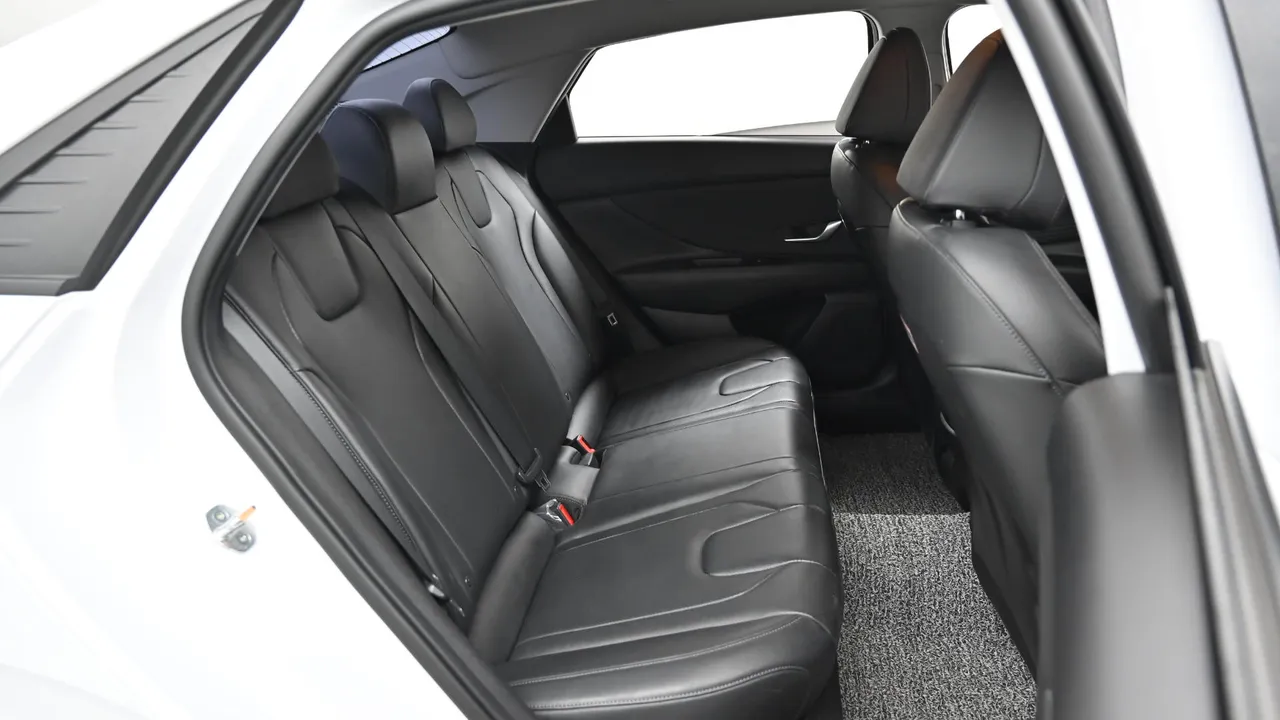 Hyundai Avante — miniaturë 12