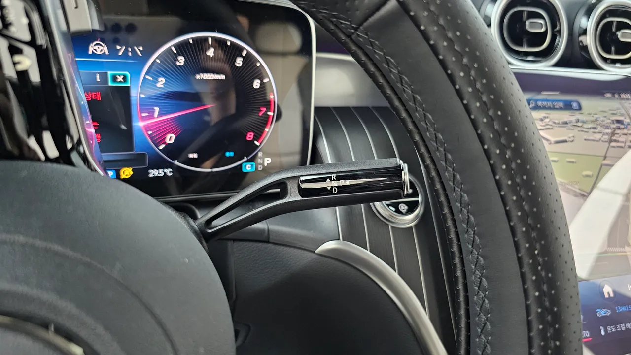 Mercedes-Benz GLC — miniaturë 9