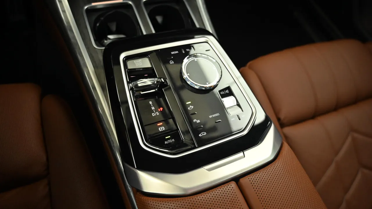 BMW 7er — miniaturë 9