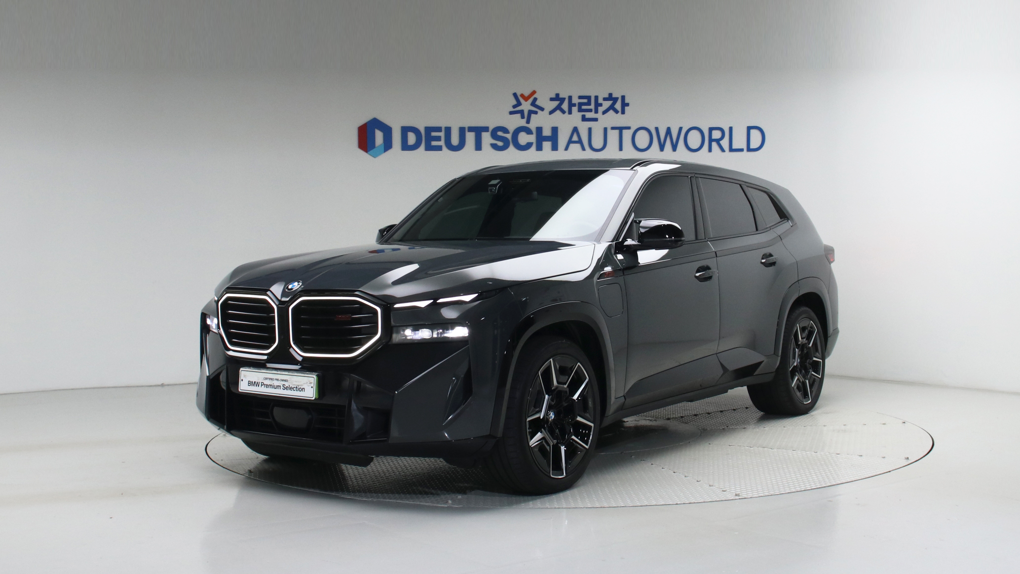 BMW XM 4.4 PHEV 레이블 — foto 1