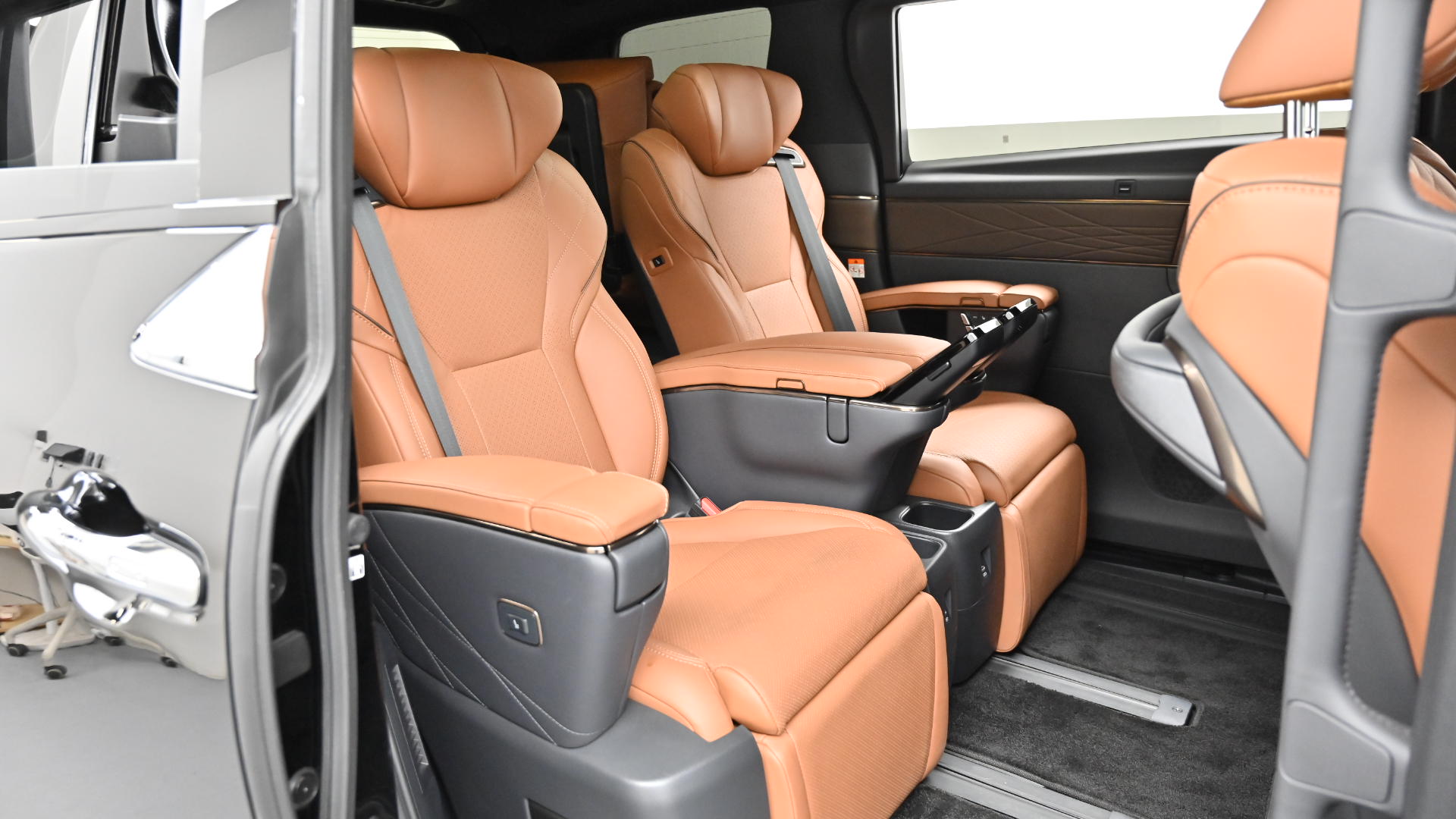 Toyota Alphard — miniaturë 12