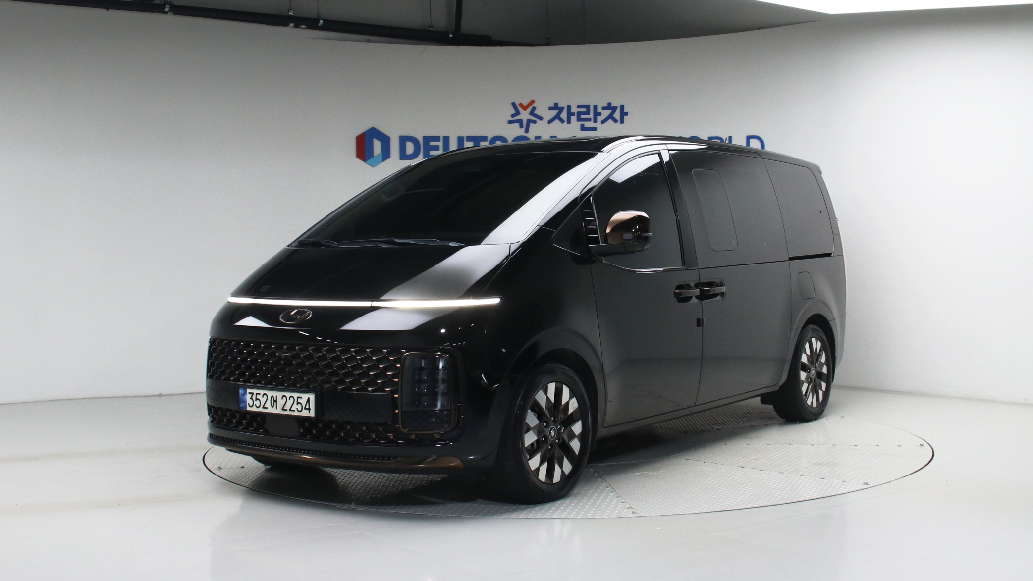 Hyundai Staria LPG 3.5 2WD 라운지 7인승 인스퍼레이션 — foto 1