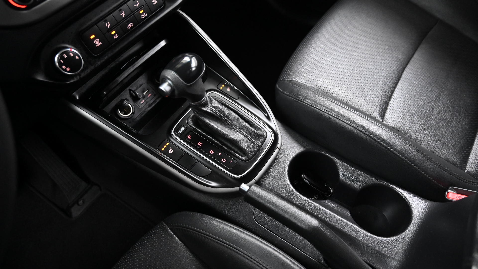 Kia All New Carens 2.0 LPi Trendy