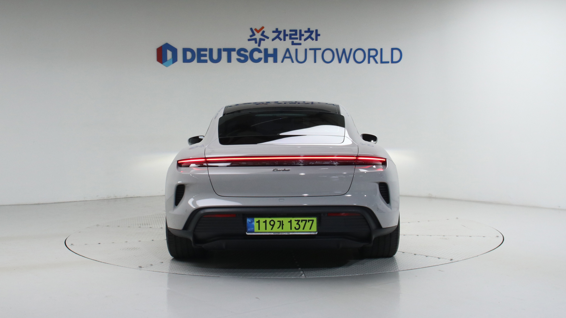 Porsche Taycan — miniaturë 4