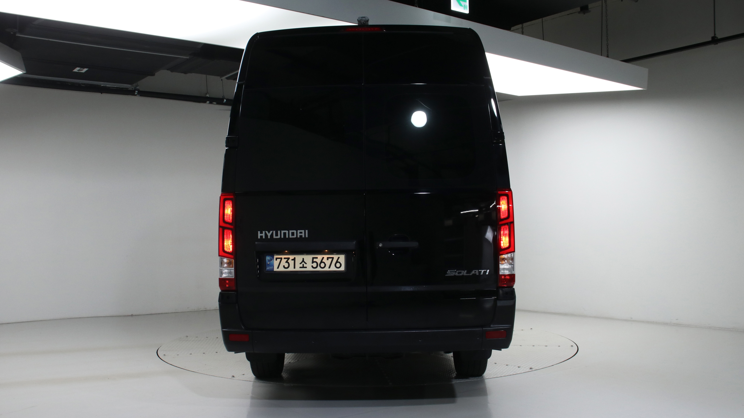 Hyundai Solati 15-seater Luxury