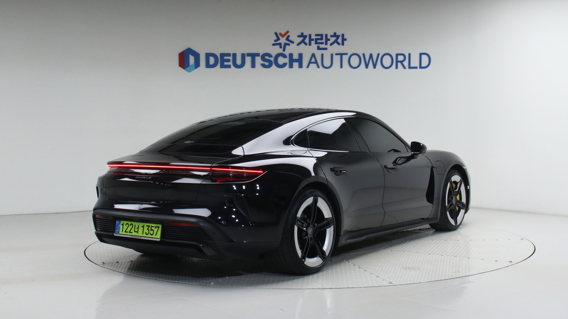 Porsche Taycan — miniaturë 2