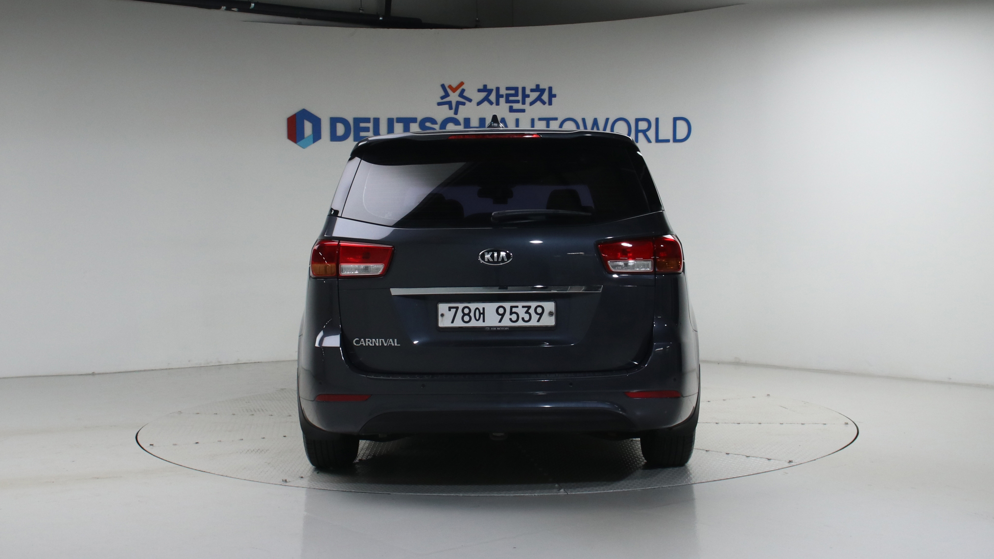 Kia Carnival — miniaturë 4
