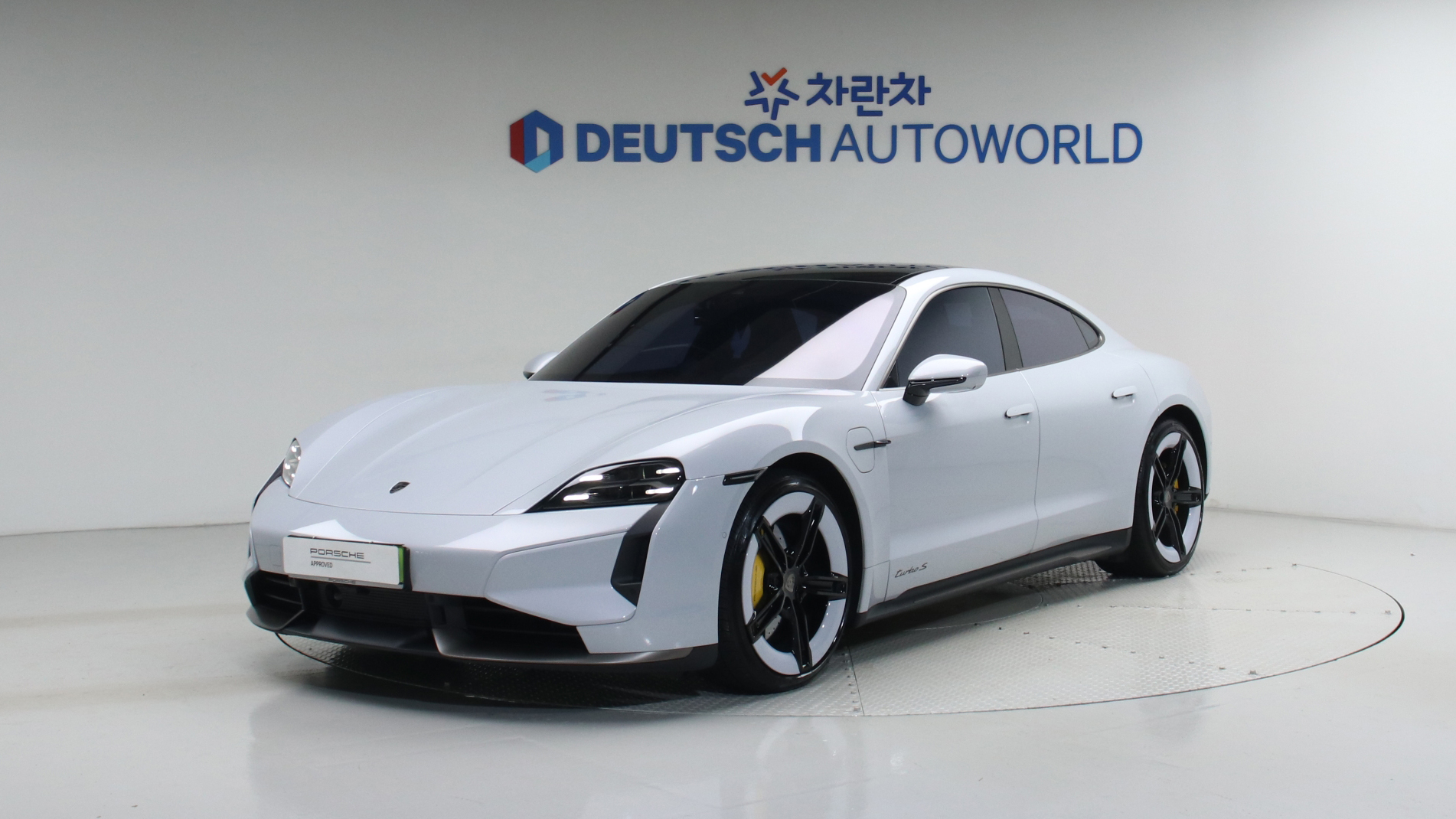 Porsche Taycan 105kWh 터보 S — foto 1