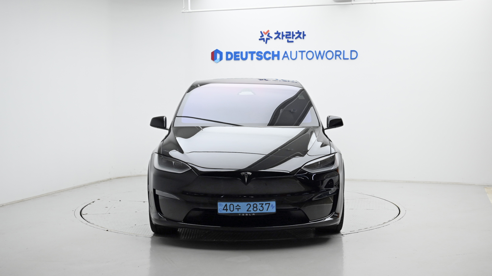 Tesla Model X — miniaturë 3