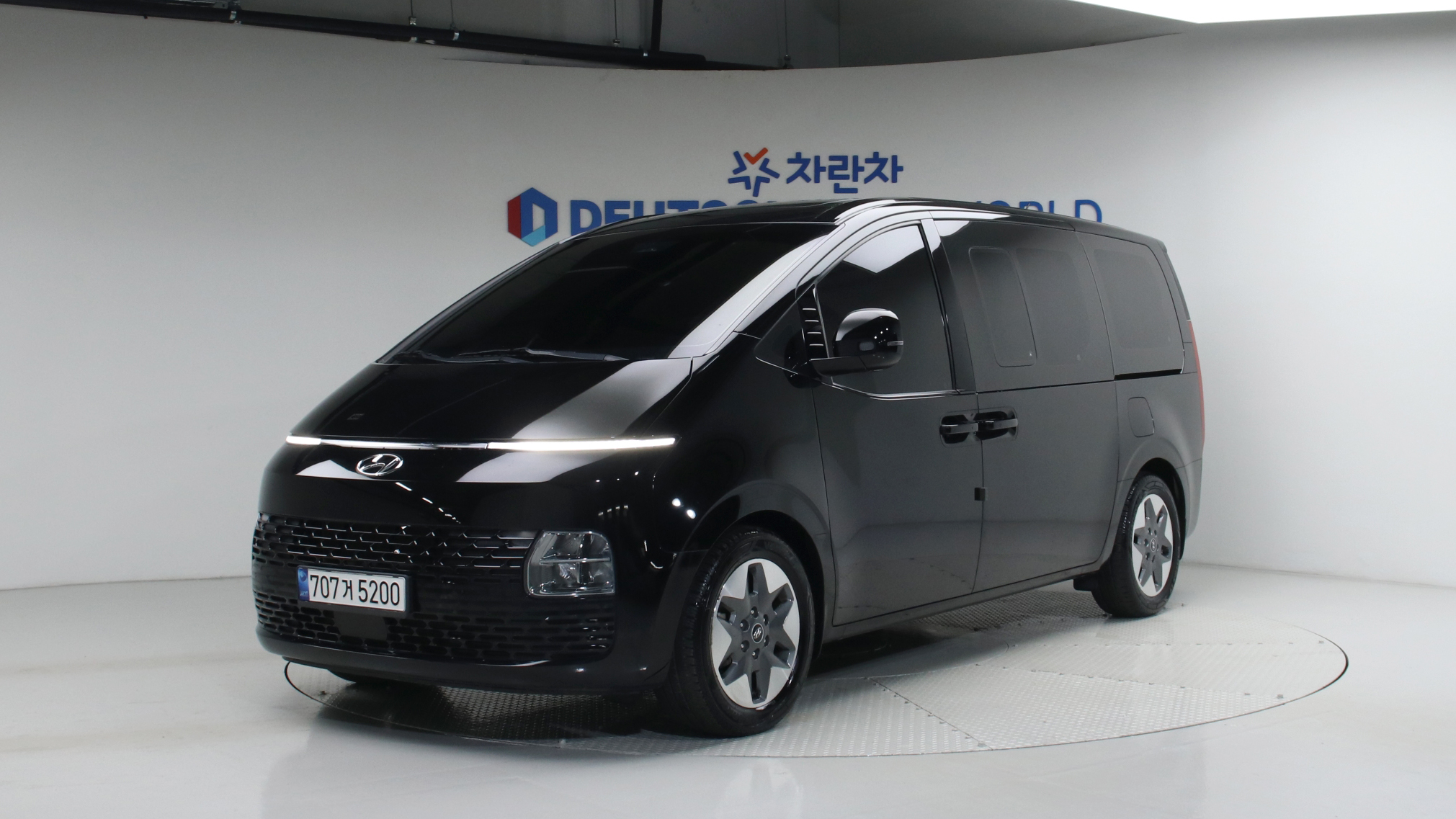 Hyundai Staria LPG 3.5 2WD 투어러 11인승 모던 — foto 1