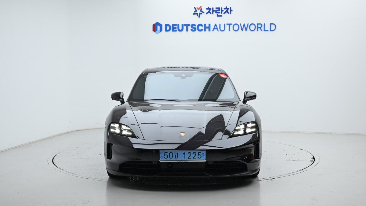 Porsche Taycan — miniaturë 3