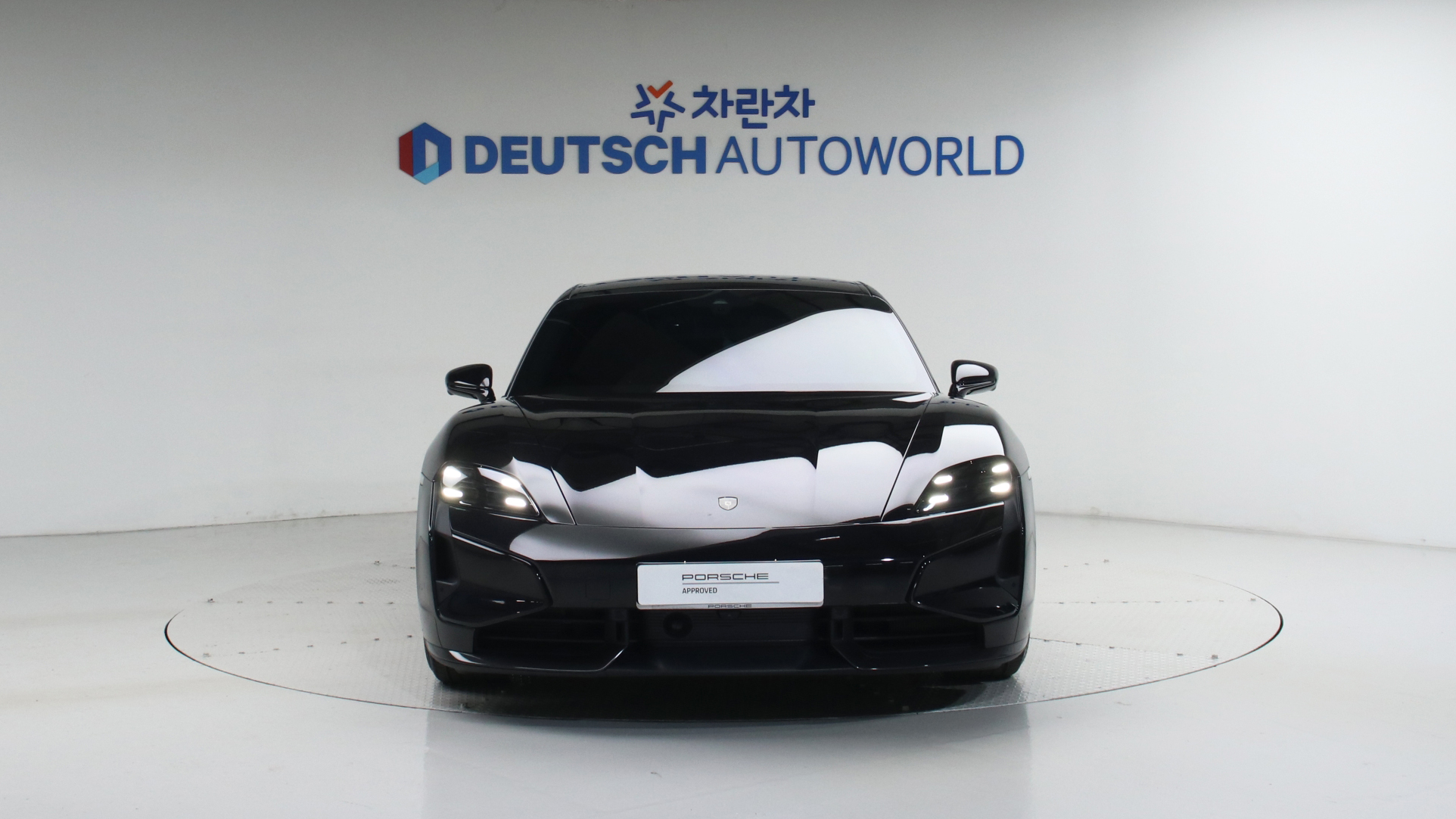 Porsche Taycan — miniaturë 3