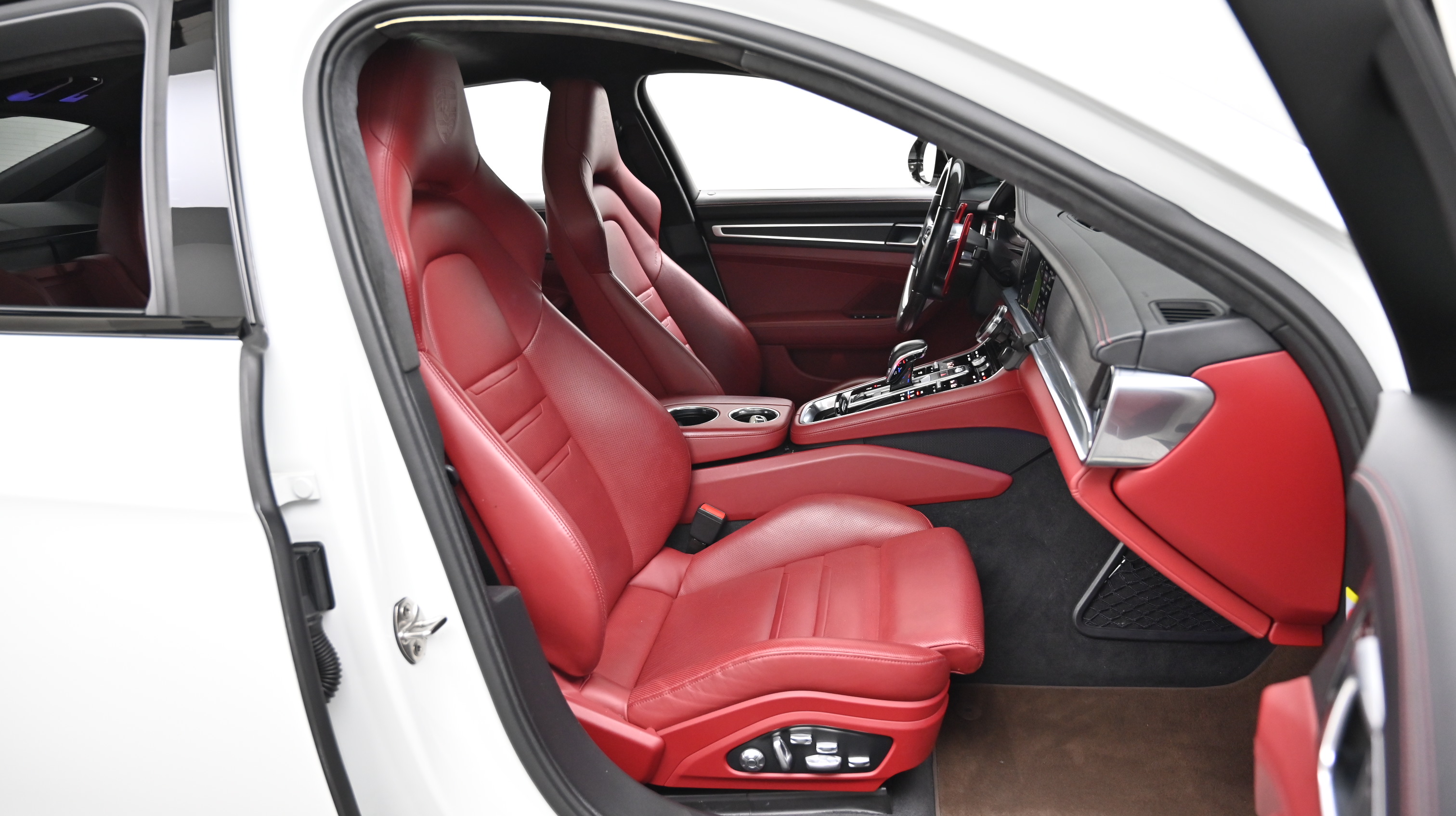 포르쉐 파나메라 (971) 4.0 GTS