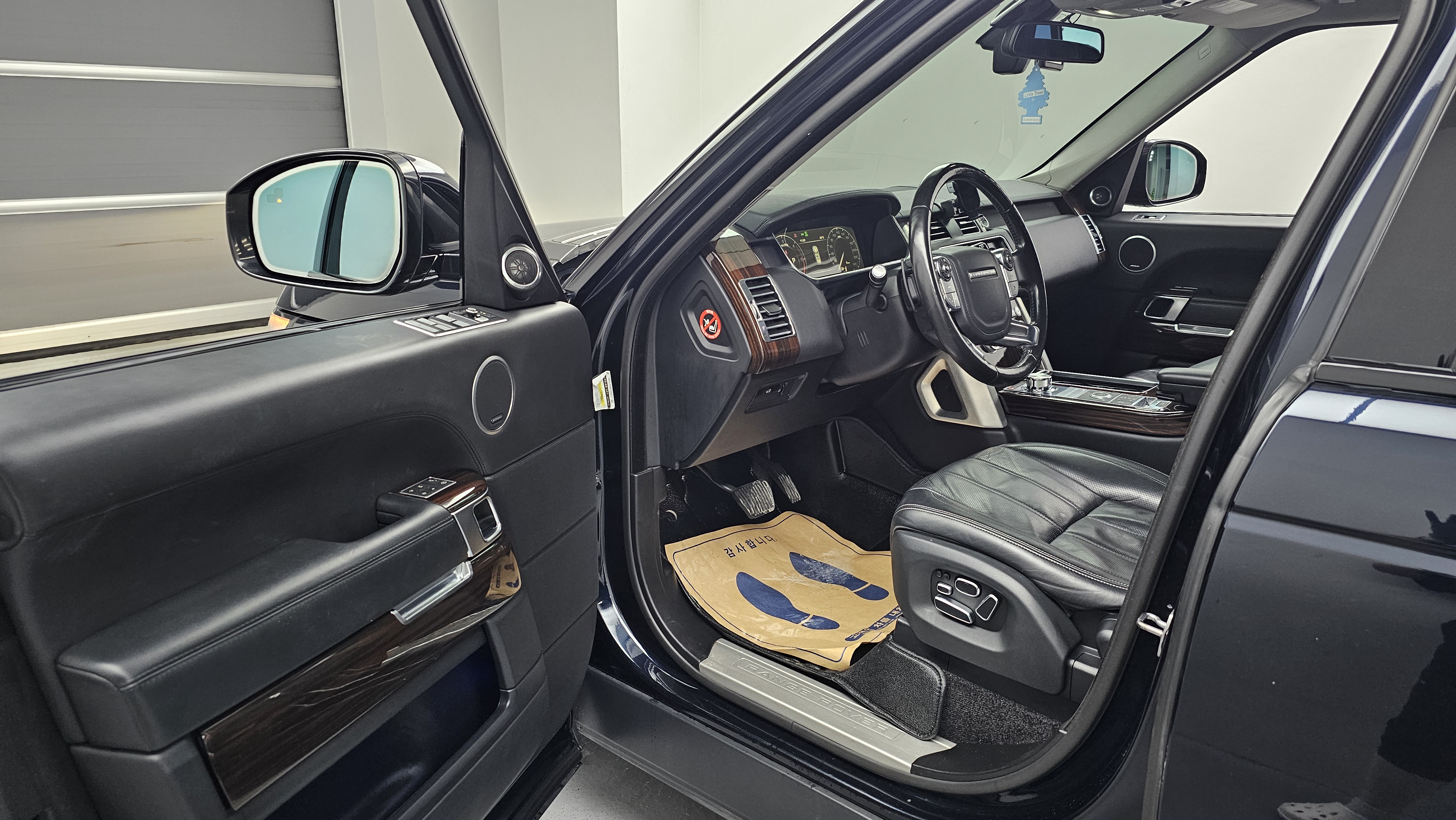Land Rover Range Rover — miniaturë 29
