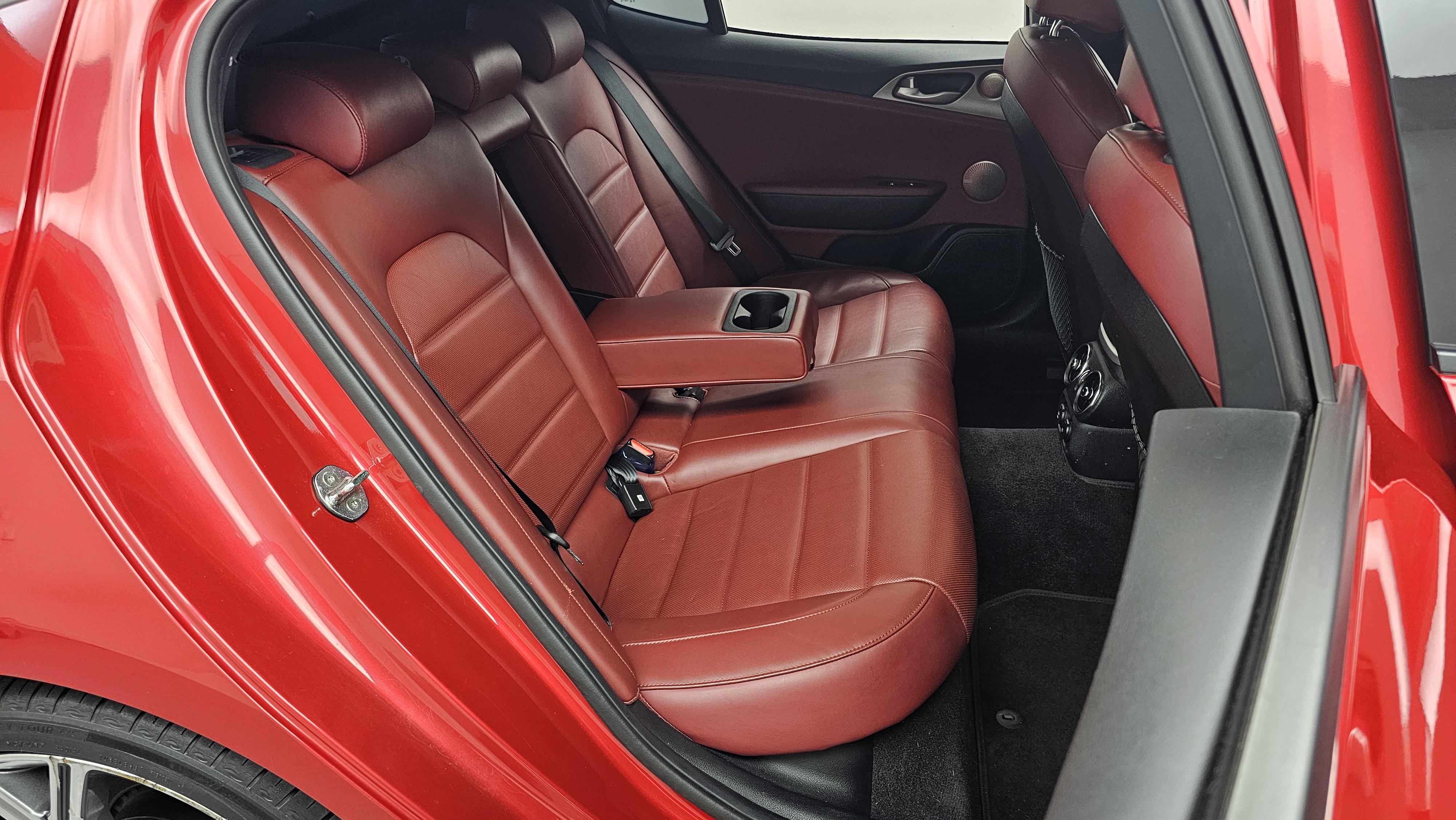 Kia Stinger — miniaturë 30