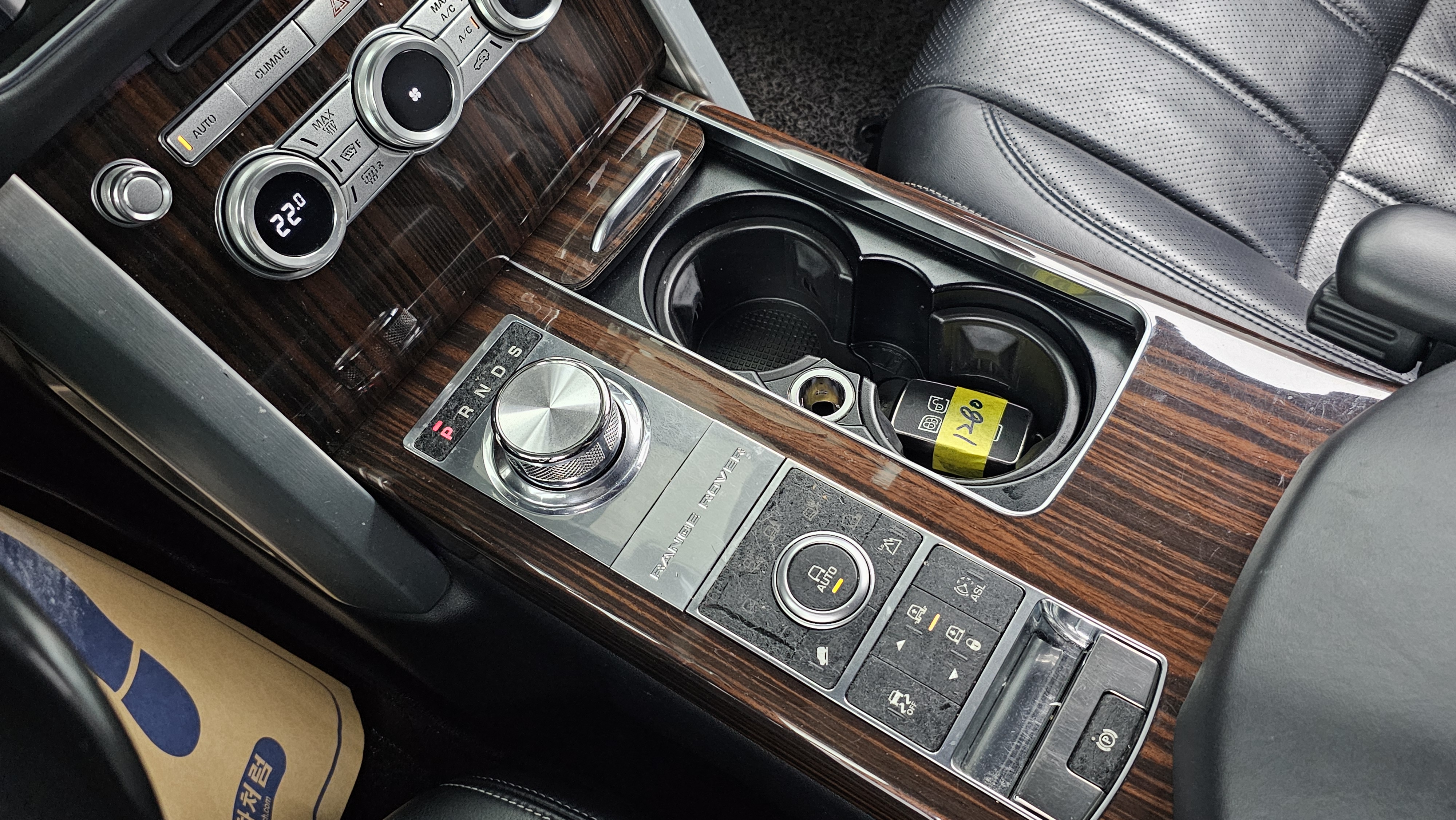 Land Rover Range Rover — miniaturë 25