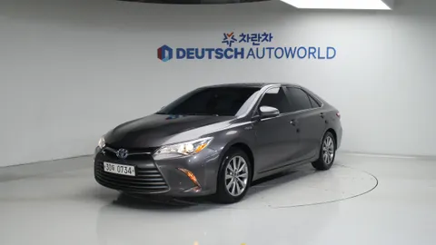 차량 이미지: 도요타 뉴 캠리 하이브리드 LE 