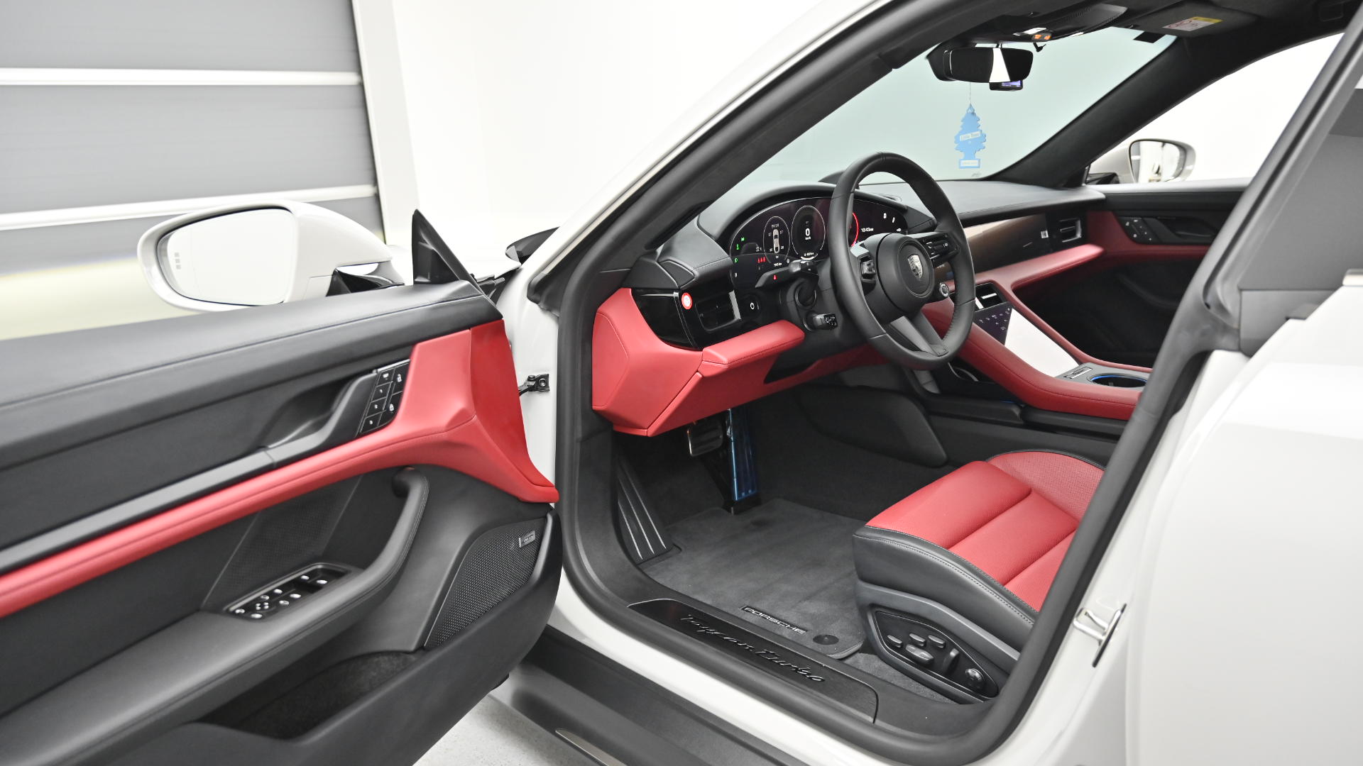 Porsche Taycan — miniaturë 11