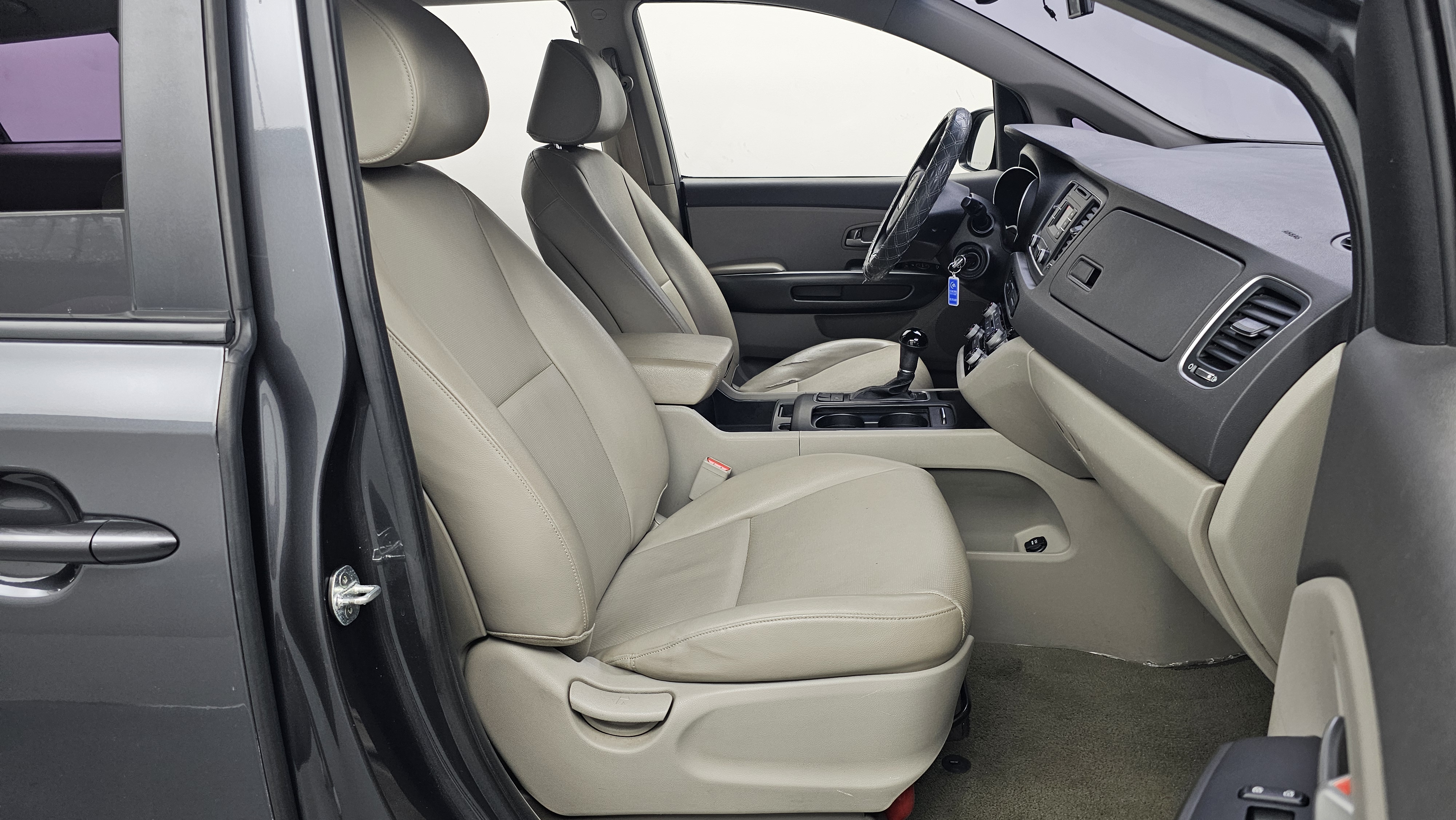 Kia Carnival — miniaturë 10