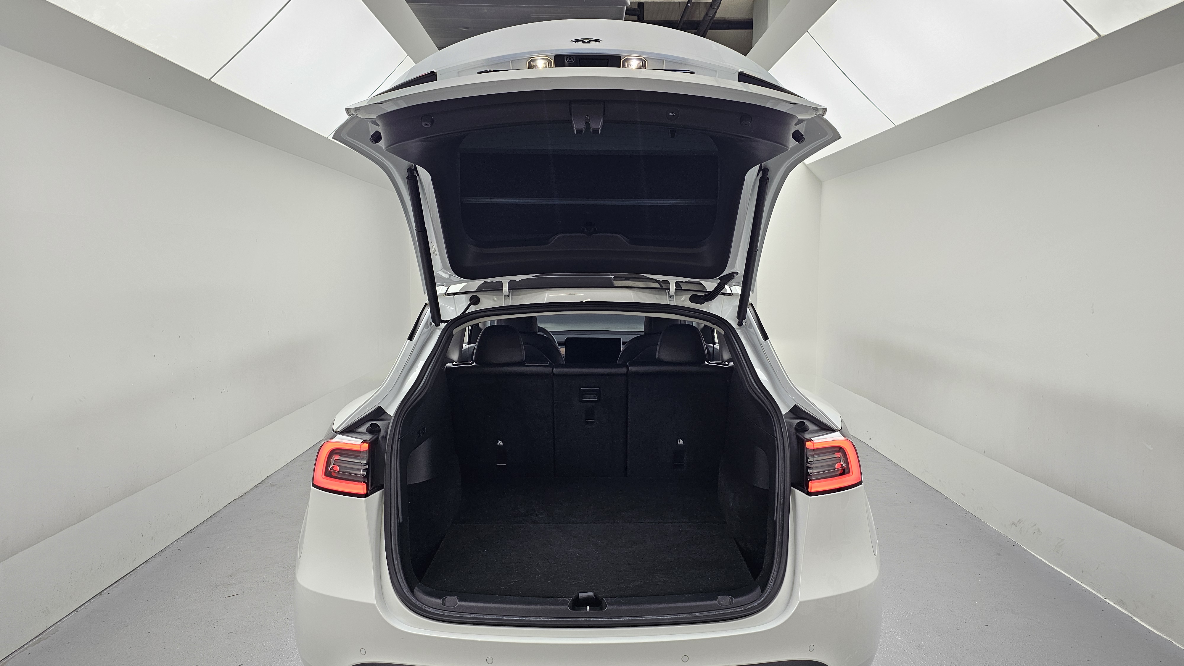 Tesla Model Y — miniaturë 39