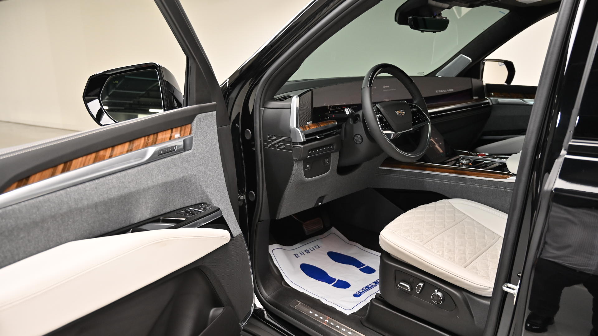 Cadillac Escalade — miniaturë 11