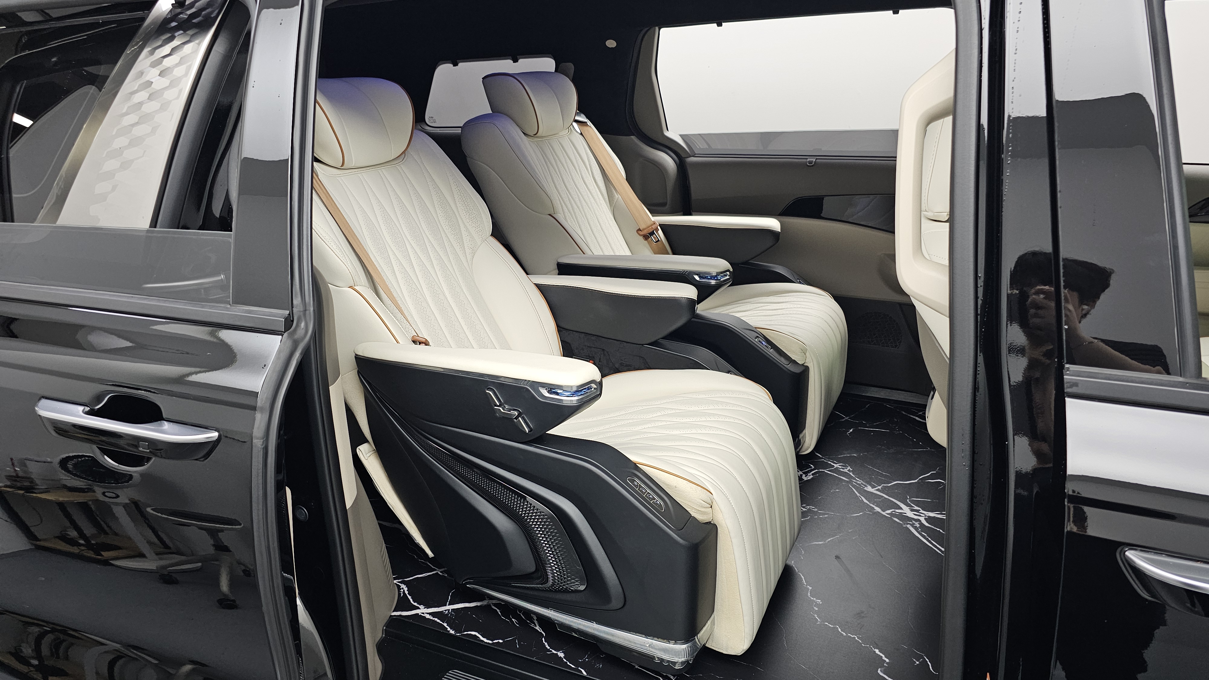 Kia Carnival — miniaturë 30