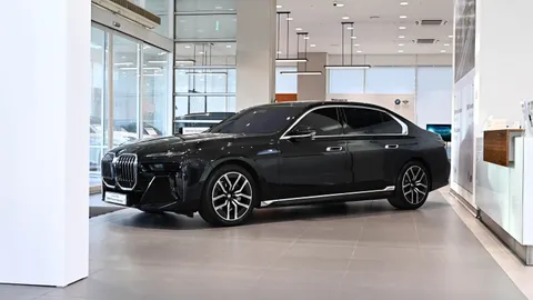차량 이미지: BMW 7시리즈 (G70)