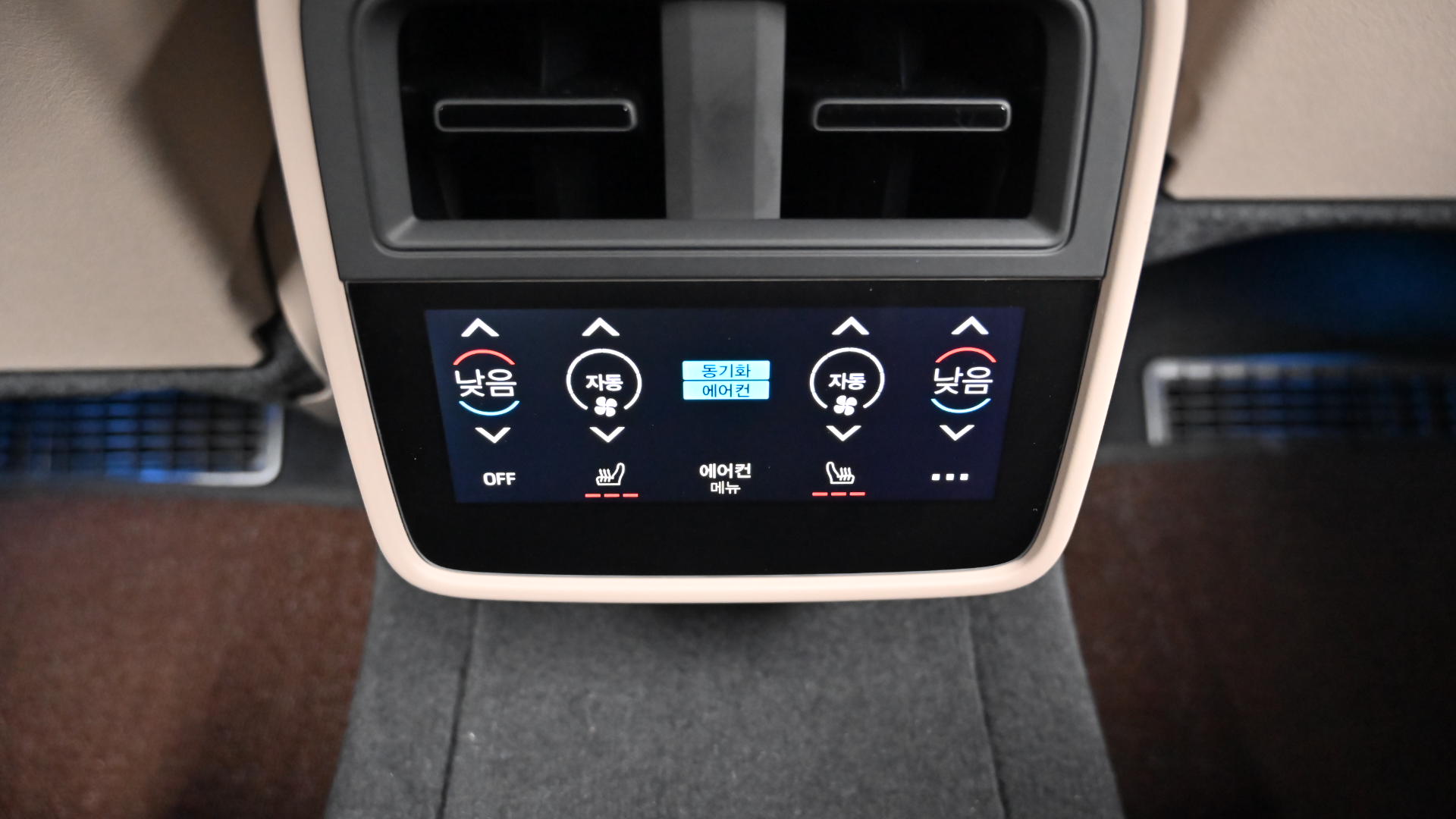 Porsche Taycan — miniaturë 16