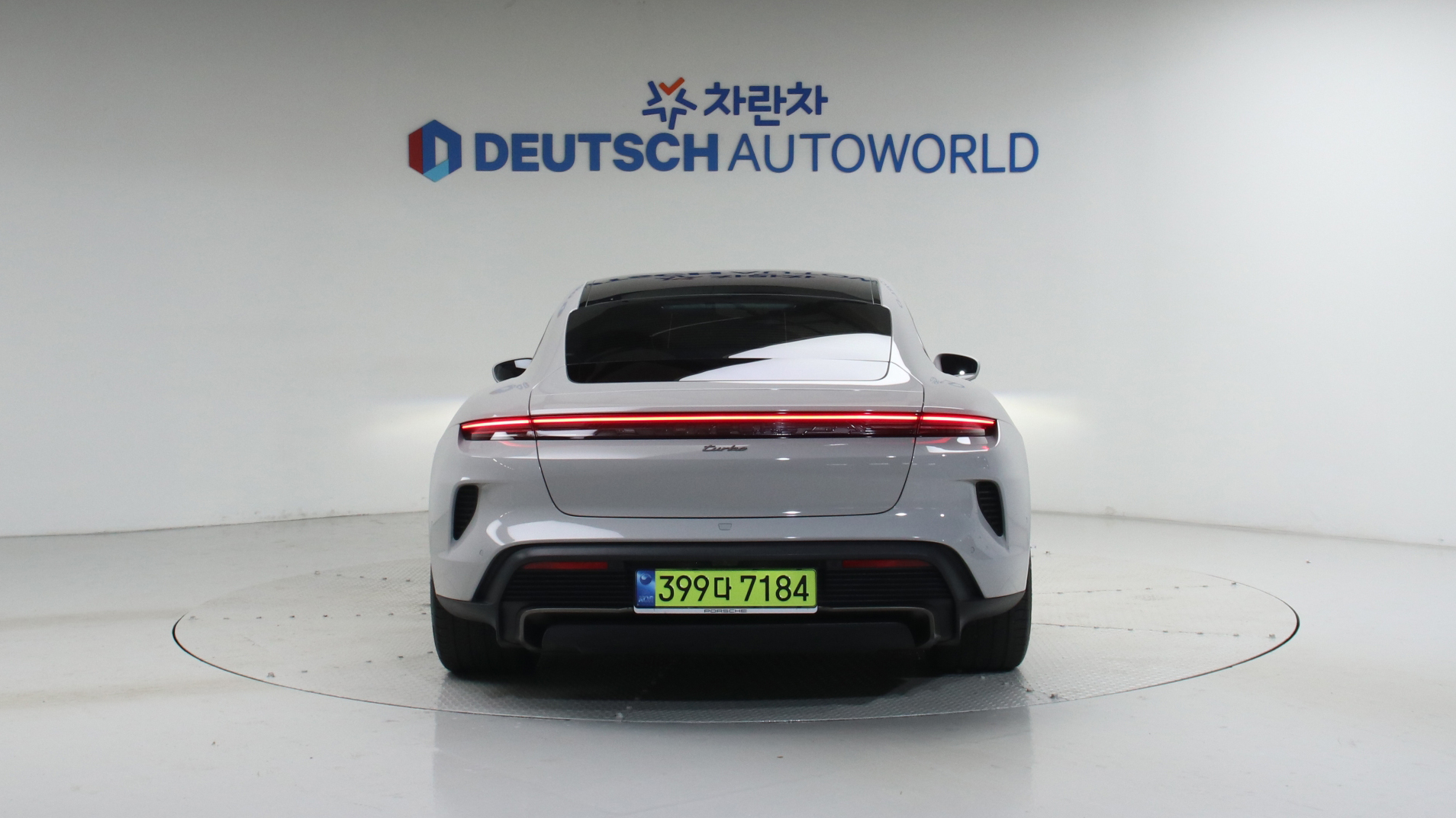 Porsche Taycan — miniaturë 4