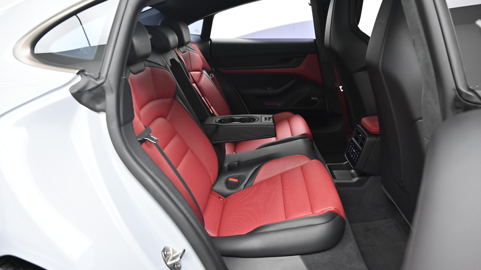 Porsche Taycan — miniaturë 12